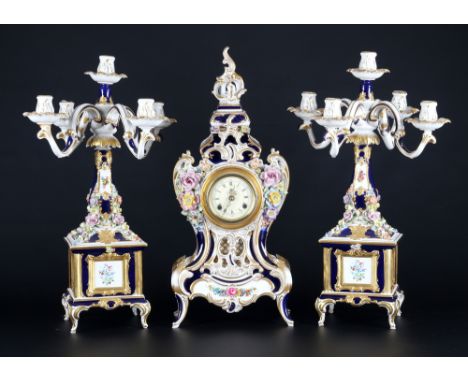 Dresden Sandizell Höffner große Porzellan Kaminuhr mit Kerzenständern, porcelain mantel clock with pair candelabre,Porzellan,