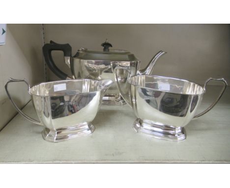 An Elkington &amp; Co George VI silver three piece tea set&nbsp; comprising a teapot, sugar basin and cream jug&nbsp; Birming