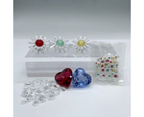 Features marguerite yellow, marguerite green, marguerite blue, heart blue, heart red, a bag of 35 mini hearts, and an unopene