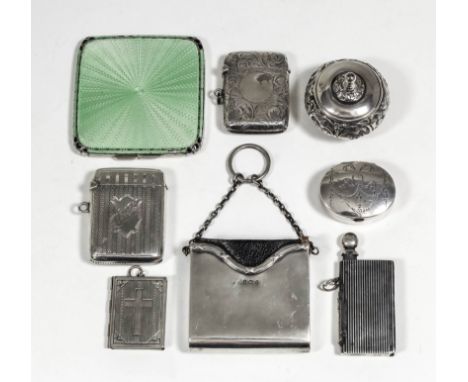 A George V silver and green enamel square compact with engine turned ornament, 2.75ins square, by Adadie Bros Ltd, Birmingham
