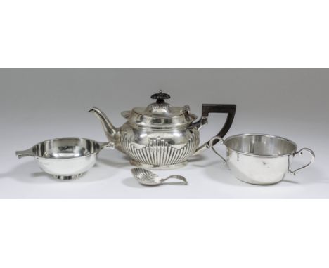 An Edward VII silver oval teapot with part reeded lid and body, ebonised finial and angular handle, 5ins high, by Mappin & We