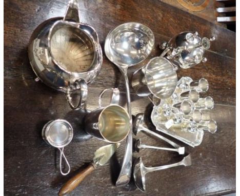 A COLLECTION OF SILVER PLATED ITEMS including a table lighter (dented)