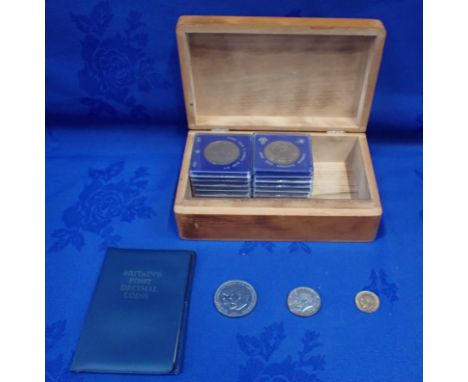 A SET OF TWELVE SILVER JUBILEE COINS AND OTHERS including 'Britian's first decimal coins' , a Charles and Diana coin, and a 1