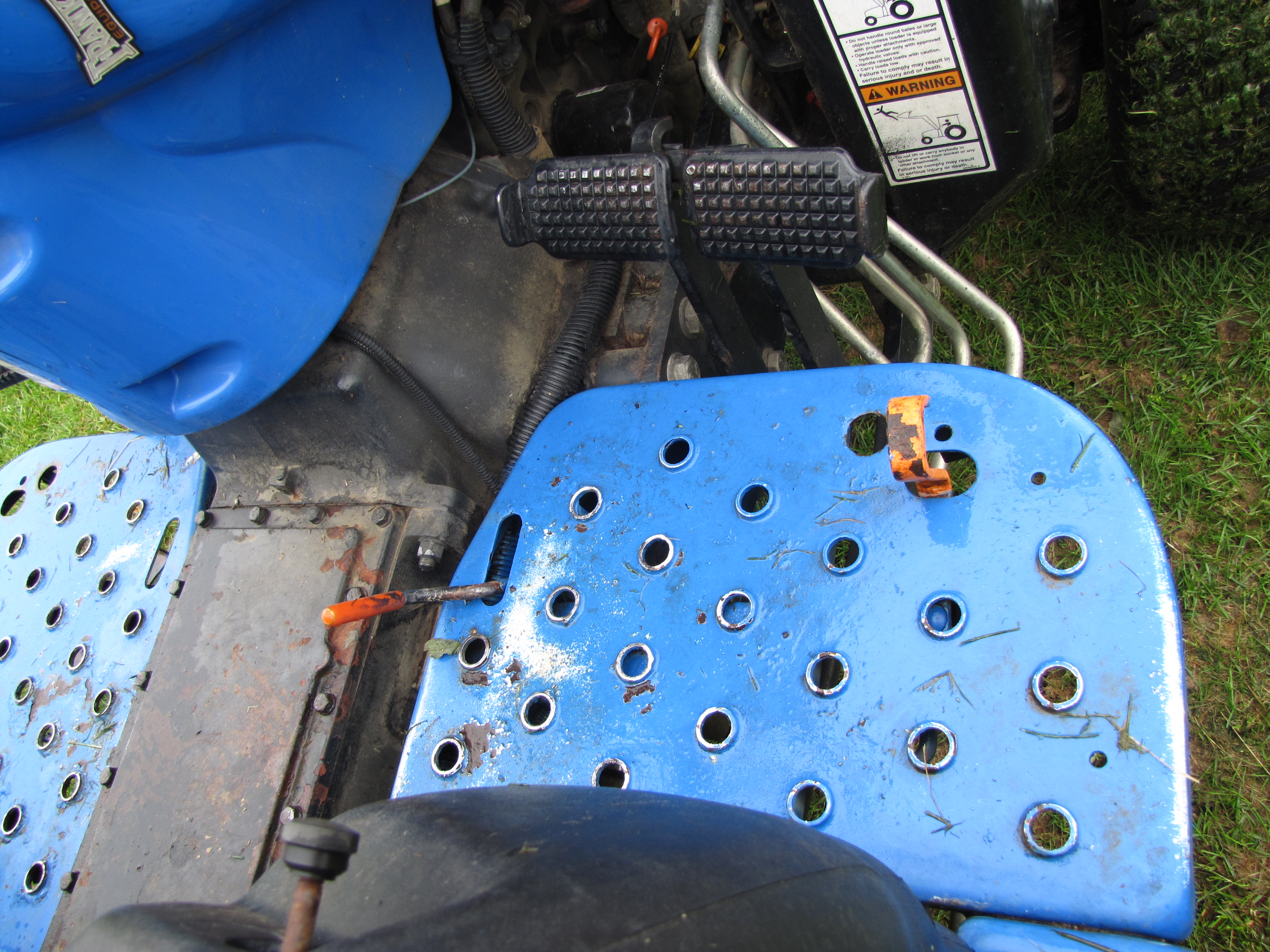 New Holland TC45A Boomer Tractor w/ 16LA Loader, 45HP, hydro trans, 4wd