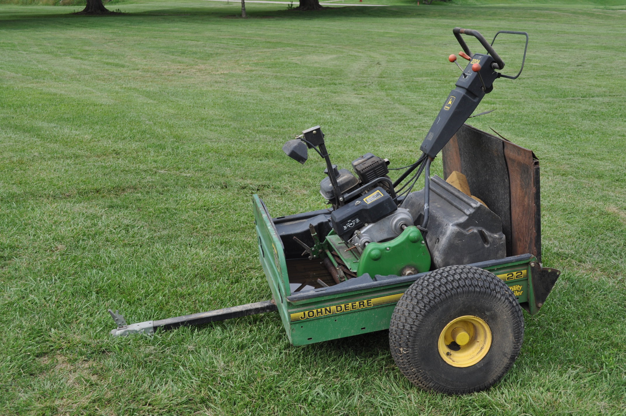 John Deere 220A Greens Mower w/ JD 22 Trailer, gas, currently not in