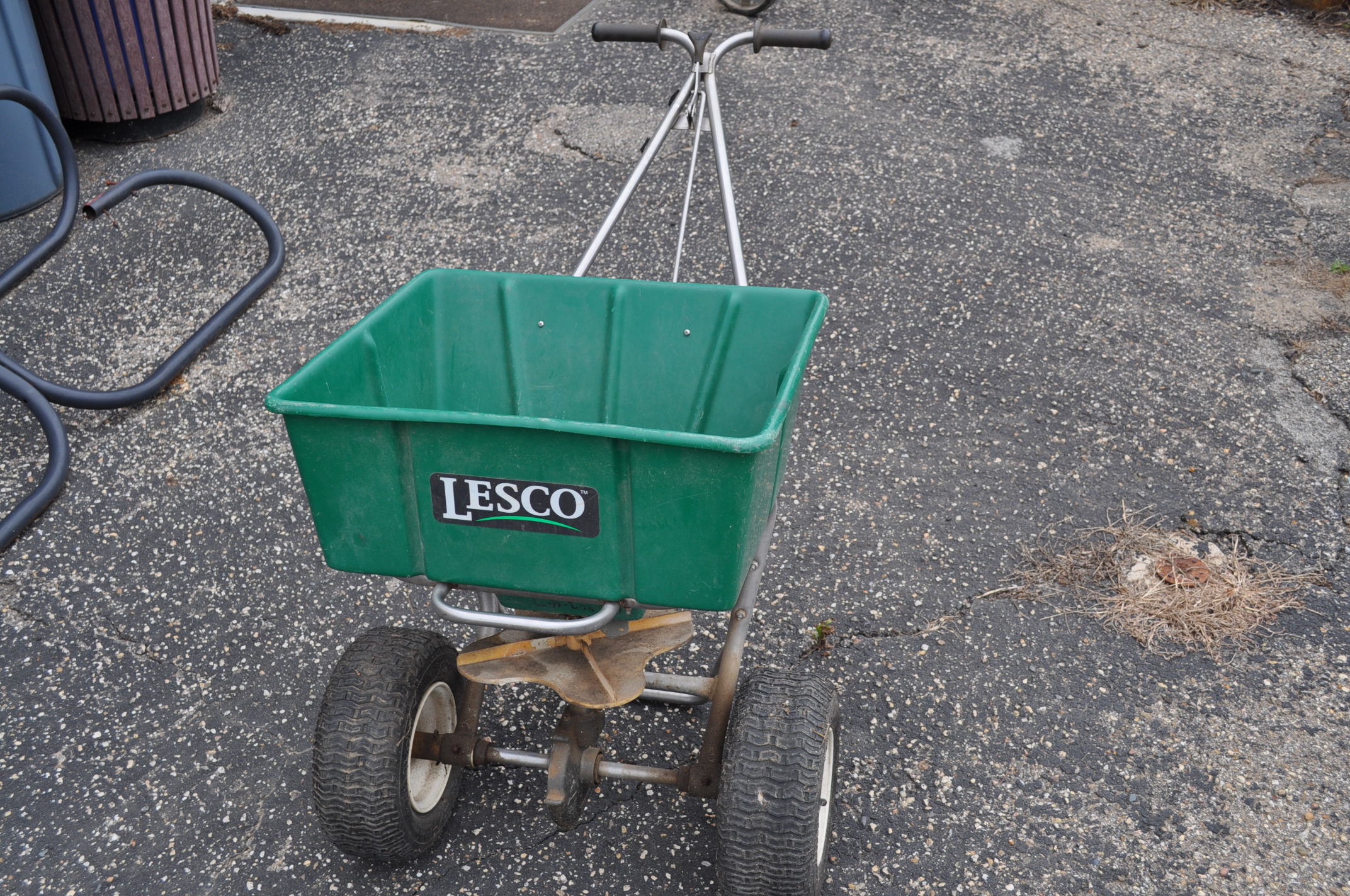  Choice of lots: 104  Lesco Spreader, 80 lb capacity, walk behind