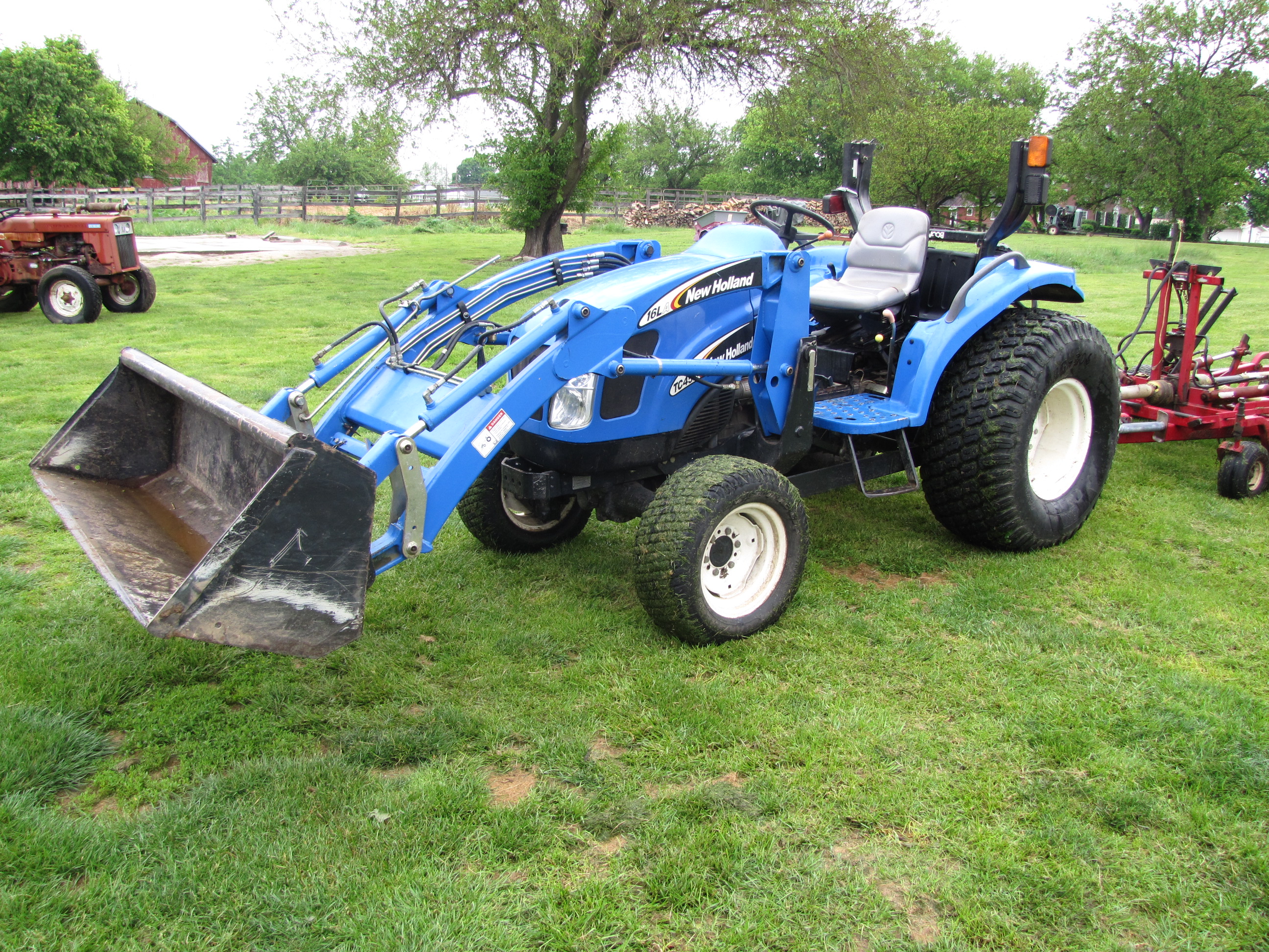 New Holland TC45A Boomer Tractor w/ 16LA Loader, 45HP, hydro trans, 4wd