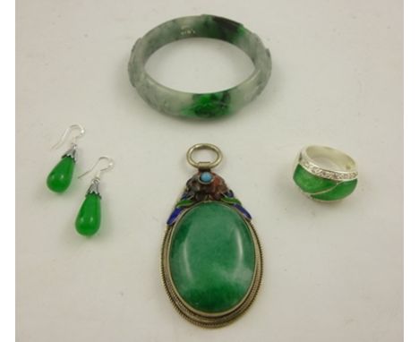 A SELECTION OF CHINESE JADE JEWELLERY, comprising a silver and jade ring, silver and jade earrings, a carved jade bangle, and