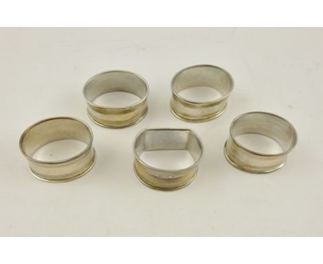 EDWARD VINER & SONS A SET OF FOUR OVAL SILVER NAPKIN RINGS having engine turned banding, un-engraved, Sheffield 1937, 50g 