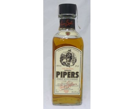 THE ORIGINAL HUNDRED PIPERS Fine Scotch Whisky, distilled by Chivas Bros Ltd., 40% vol., 1 bottle 