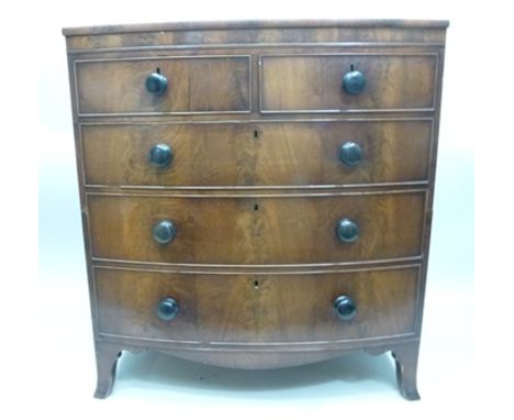 A LATE GEORGIAN/EARLY 19TH CENTURY MAHOGANY BOW FRONTED CHEST having flat top over two short and three long graduated drawers