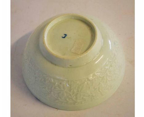 18th century Worcester bowl moulded with the chrysanthemum pattern, 10cm
