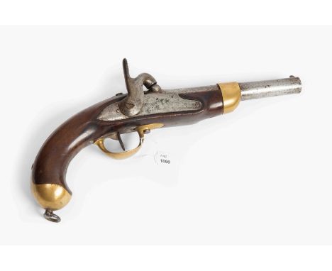 PerkussionspistoleFrankreich M 1822 T, am Lauf datiert 1825. Rundlauf mit oktogonalem Kammerbereich, Kaliberbezeichnung "17,6
