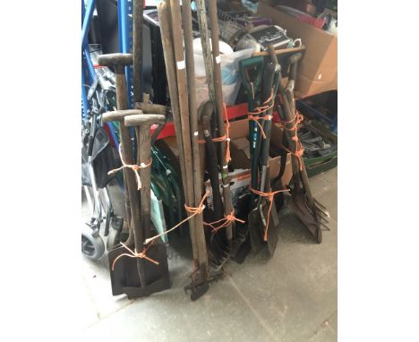 5 bundles of garden tools. 