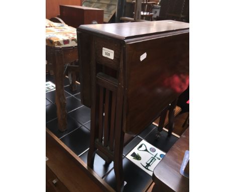 A small mahogany Sutherland table with ceramic castors 