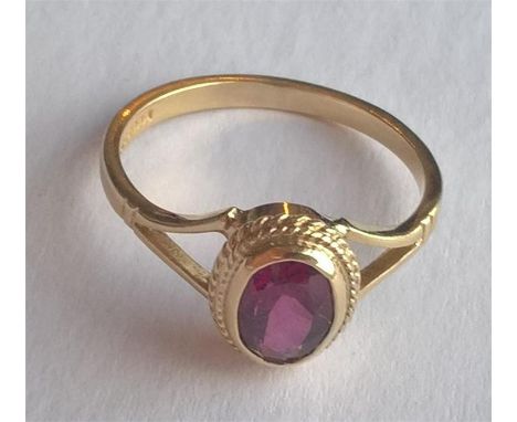 9ct gold ring set ruby / garnet , size P