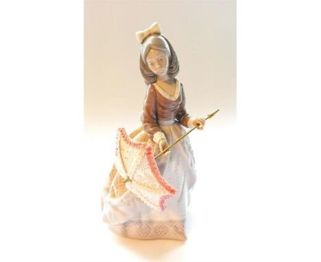 Lladro JOLIE, 01005210, issue year 1984, retirement year 2002, sculptor Jose PUCHE
