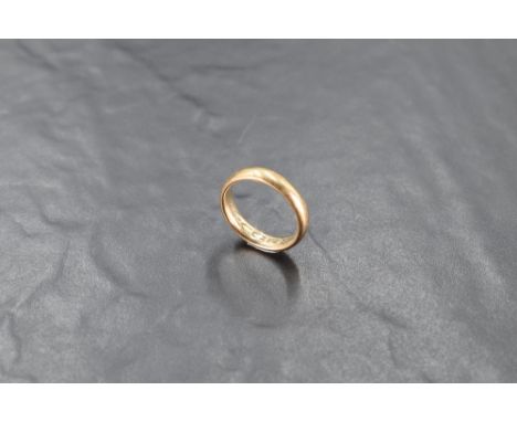 A Welsh 9ct gold wedding band, of plain form, marked 375y, Sheffield along with Welsh dragon and 'cariad' ring size U-V, 7.5g