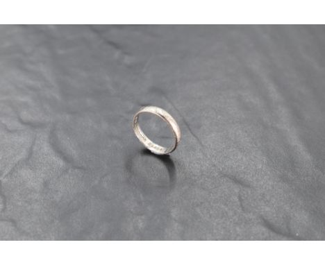 An 18ct white gold wedding band with textured surface, marked 18, ring size Q-R, 4.5grams.