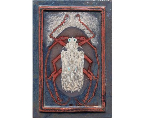 Rogier VANDEWEGHE (1923-2020) A beetle, a ceramic plaque with lustreglaze. Made between 1956 and 1959. (19,8 x 1 x 29,3 cm)