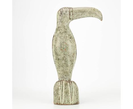 A statue of a Toucan, made of patinated sculptured wood in art deco period.Condition: restoration. (12 x 26 x 50 cm)