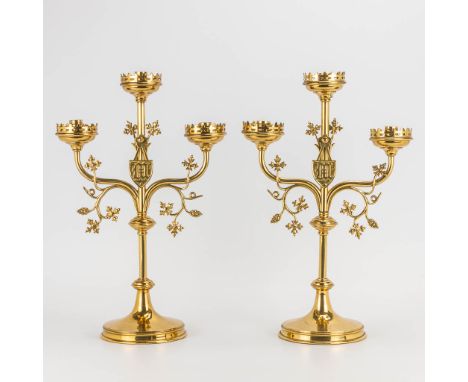 A pair of neogothic candelabra made of copper. The first half of the 20th century. (14 x 28 x 45 cm)