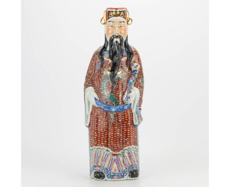 A Chinese porcelain statue of a wise man. 19th/20th century. (12 x 18 x 48 cm)