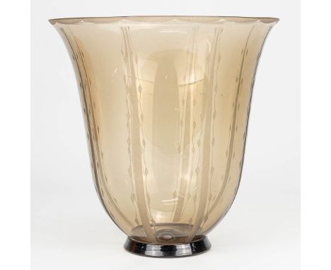 A large vase made of glass and marked Daum Nancy France. Art Deco, The first half of the 20th century. (27 x 27 cm)