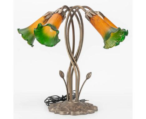 A table lamp made of metal with glass shades in Tiffany style. 20th century. (44 x 50 cm)