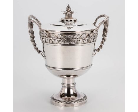 An exceptional Ice-Pail made of silver with gold-plated interior, Peter Carter, London, 1807. Decorated with snakes and grape