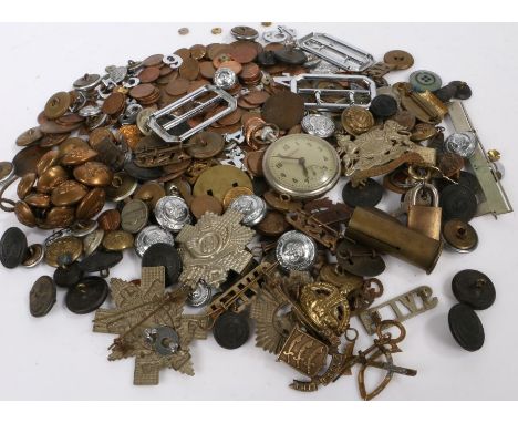 Selection of military badges and buttons including, Highland Light Infantry, Black Watch, South Wales Borderers, Essex Regime
