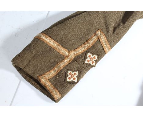 British Army Officers Tunic made to resemble a First World War cuff rank tunic to a lieutenant, General Service buttons, WW2 