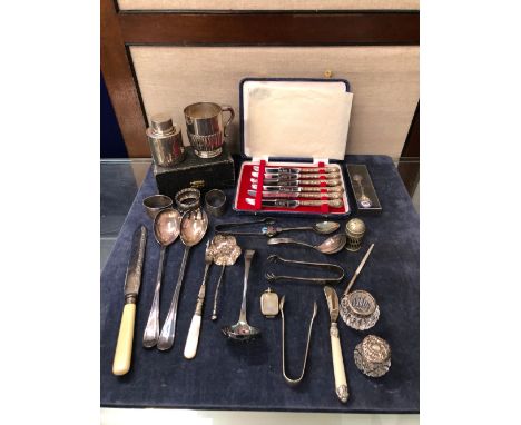 HALLMARKED SILVER TO INCLUDE A CHRISTENING CUP, A TEA CADDY AND NAPKIN RINGS 226 gms. TOGETHER WITH VARIOUS SILVER PLATED CUT