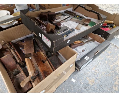 A QUANTITY OF VINTAGE WOOD WORKING TOOLS 
