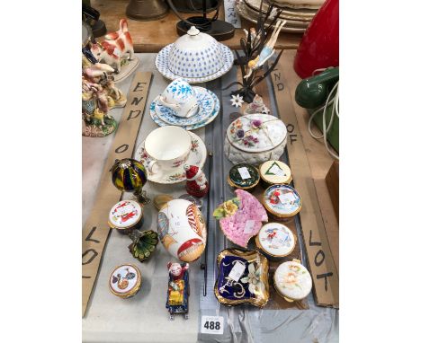 A QUANTITY OF DECORATIVE TRINKET BOXES ETC.