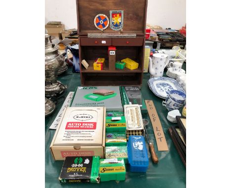 SIERRA AND OTHER RIFLE BULLETS, A PISTOL BULLET LOADING KIT, A BOXED RANGEMASTER 2000 SCALES, A WOODEN FOLDING CABINET, ETC.