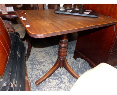 A LATE GEORGIAN MAHOGANY TILT TOP TRIPOD TABLE 