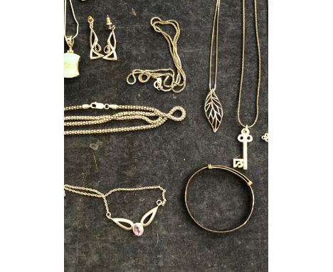 A VARIETY OF SILVER JEWELLERY TO INCLUDE A BABIES EXPANDING BANGLE, NECK CHAINS, BRACELETS, RINGS, PENDANTS ETC. GROSS WEIGHT