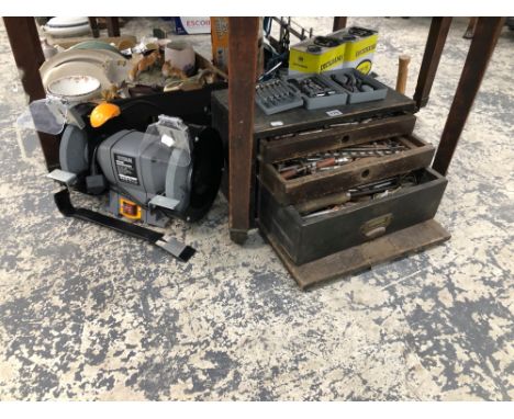 AN ELECTRIC BENCH GRINDER TOGETHER WITH A WORK BOX OF ENGINEERING TOOLS, SOCKET SETS ETC