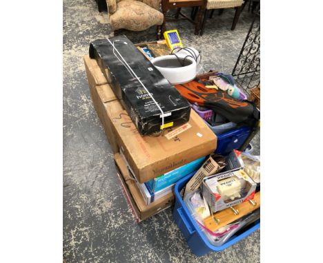 MISCELLANEA, TO INCLUDE, SWIMMING FLIPPERS, KITCHENALIA, A FLOOR LAMP, AN ELECTRIC HEATER, ETC.