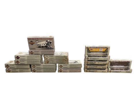 PROTO 2000 SERIES; a collection of nineteen boxed HO gauge hoppers, including 'TLDX-Car', '4427 PS-2CD High Side Covered Hopp