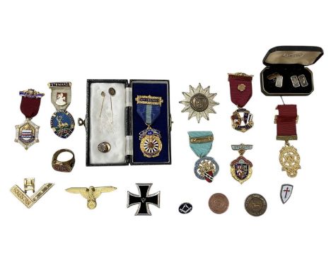 MASONIC INTEREST; various items of Masonic related regalia including medals, jewels, badges, rings, lapel pins, tokens, a pai