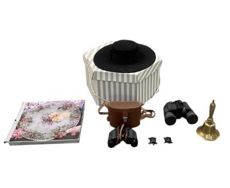 A quantity of assorted collectors' items, comprising a pair of Prinzlux Extralite binoculars, a cased pair of Trentor lightwe