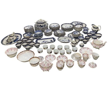 A large quantity of sundry ceramics, including a part setting service of Booths blue and white 'Real Old Willow' pattern dinn