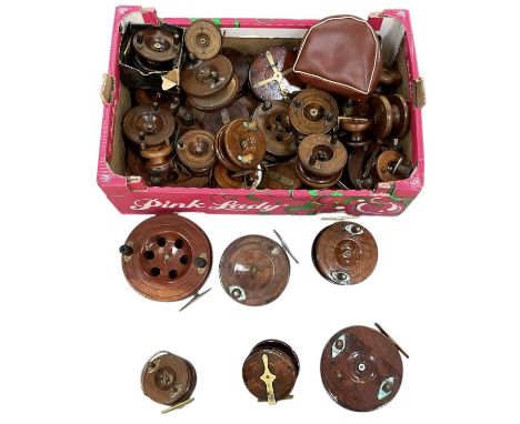 A collection of approximately thirty-five assorted antique wooden fishing reels, including 140mm, 170mm, 100mm, 85mm, 60mm re