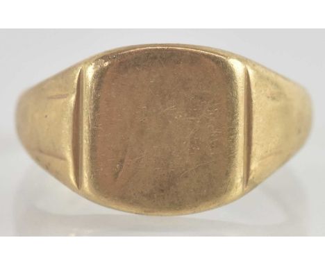 A 9ct gold signet ring with blank table, size P, approx 4.5g.