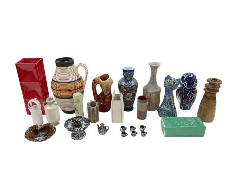 A collection of approximately twenty pieces of assorted art pottery and contemporary ceramics, including a StolenForm London 