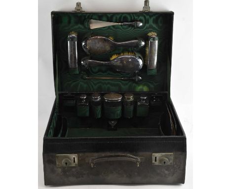 SYNYER &amp; BEDDOES (HARRY SYNYER &amp; CHARLES JOSEPH BEDDOES); an Edward VII hallmarked silver mounted leather cased trave