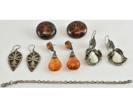A group of assorted silver jewellery comprising an unusual pair of spear shaped earrings, the silver front outline depicting 