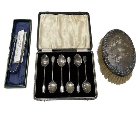 JAMES DEAKIN &amp; SONS; a pair of Edward VII hallmarked silver sugar tongs, Sheffield 1902, a cased set of six George V hall